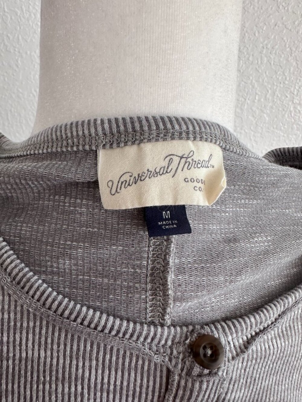 Universal Thread Gray Ribbed Henley Top | Size Medium | Button Front Long Sleeve - Picture 5 of 6